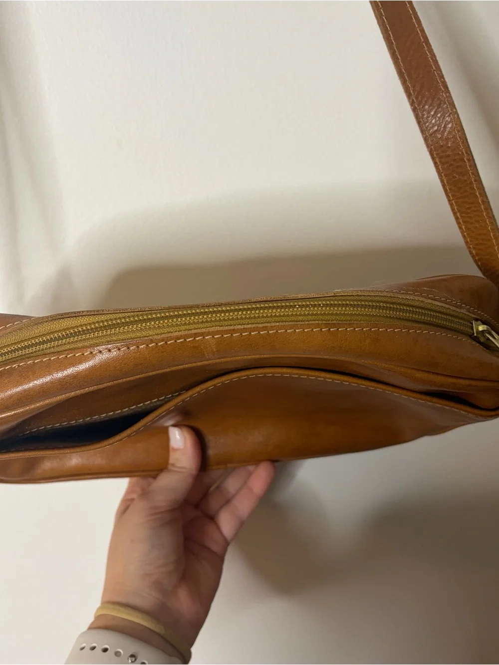 Katha Diddel Leather Shoulder Bag in Warm Chestnut Stitch Detail - Picture 8 of 8